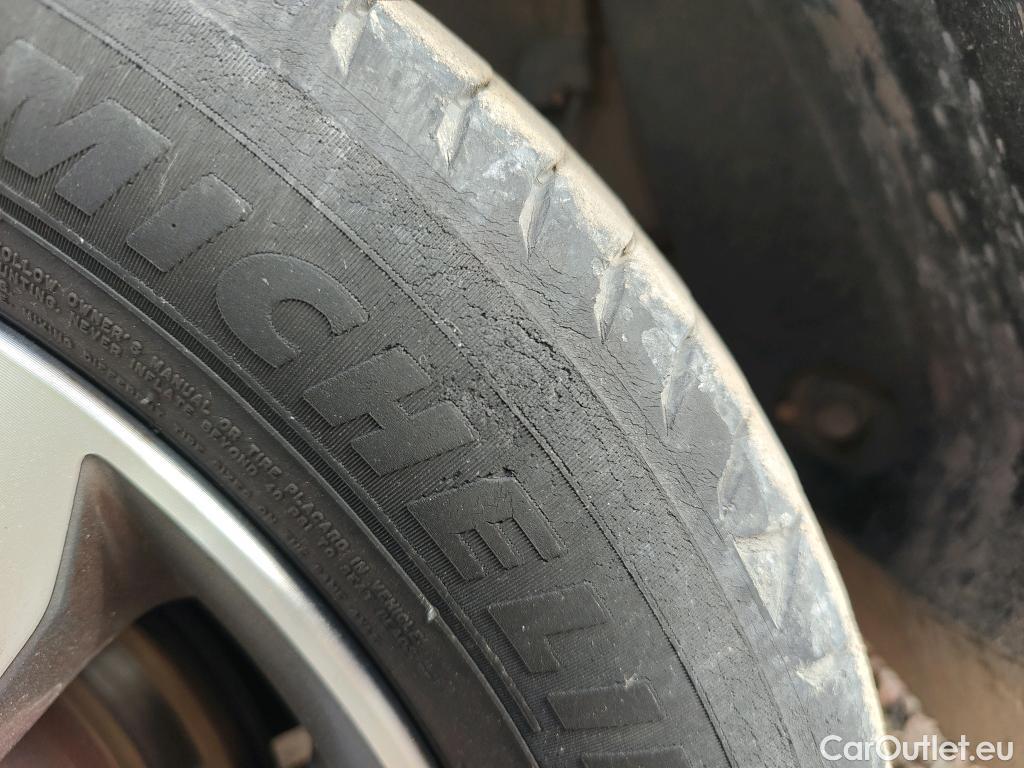  KIA  STONIC KIA  / 2017 / 5P / todoterreno 1.0 T-GDi 74kW (100CV) MHEV iMT Concept #53