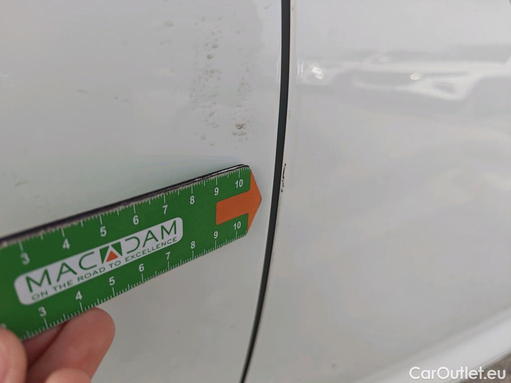  Hyundai  i30 HYUNDAI  / 2020 / 5P / berlina con portón 1.5 DPI Klass SLX #34