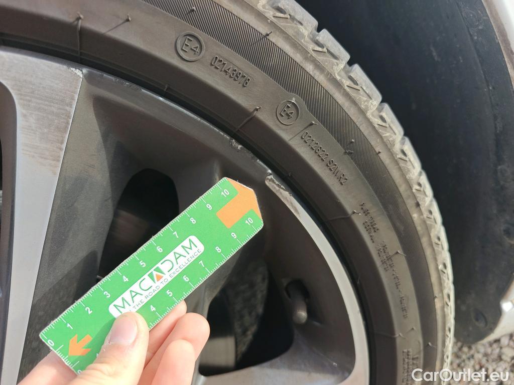  Hyundai  i30 HYUNDAI  / 2020 / 5P / berlina con portón 1.5 DPI Klass SLX #9