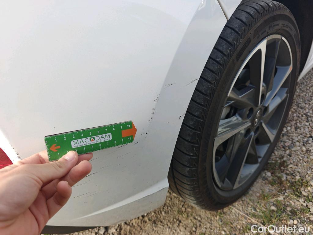  Hyundai  i30 HYUNDAI  / 2020 / 5P / berlina con portón 1.5 DPI Klass SLX #23