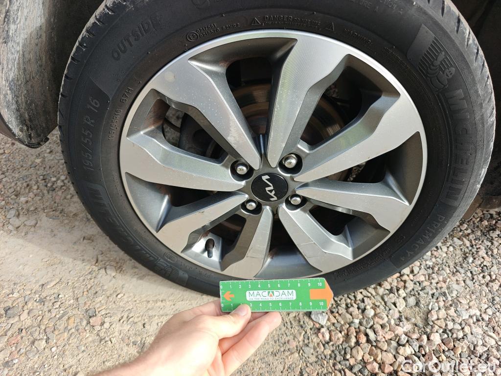  KIA  STONIC KIA  / 2017 / 5P / todoterreno 1.0 T-GDi 74kW (100CV) MHEV iMT Concept #54