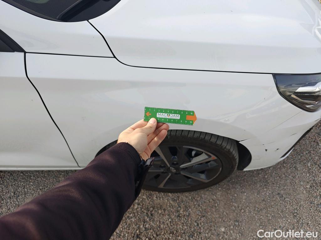  Hyundai  i30 HYUNDAI  / 2020 / 5P / berlina con portón 1.5 DPI Klass SLX #17