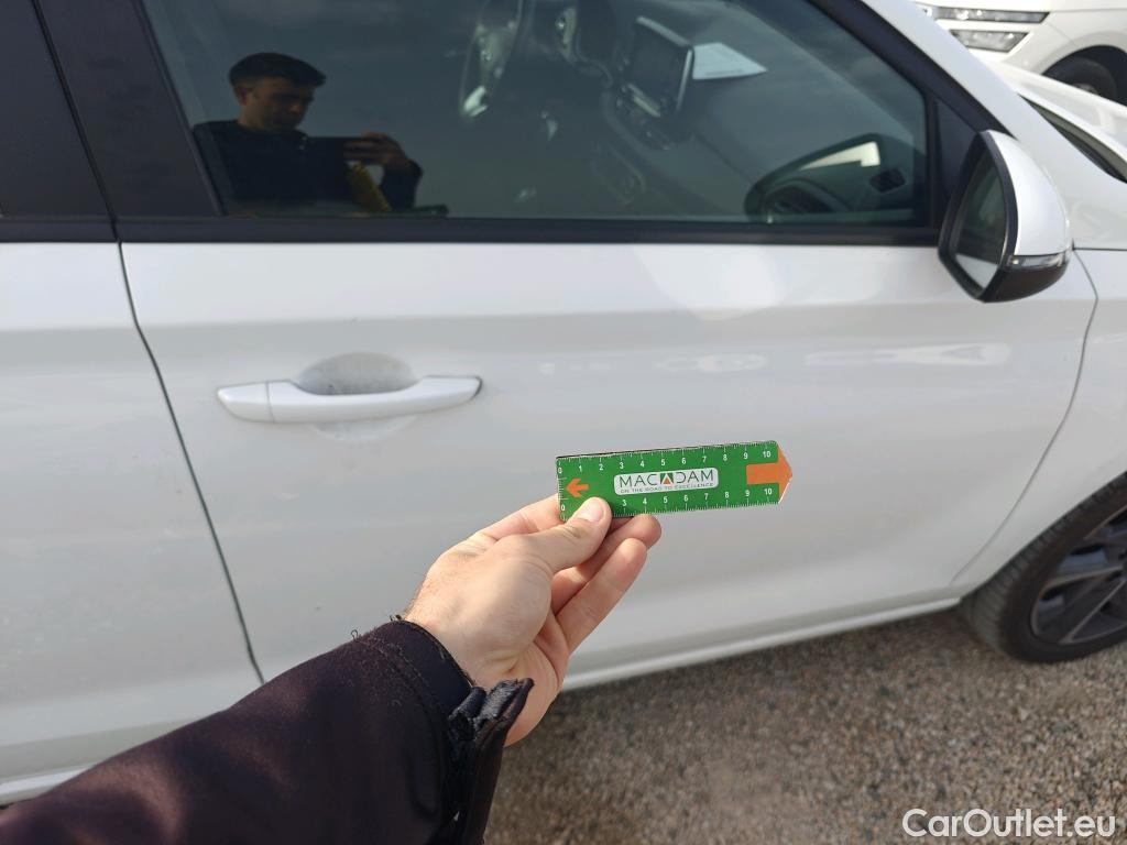  Hyundai  i30 HYUNDAI  / 2020 / 5P / berlina con portón 1.5 DPI Klass SLX #33