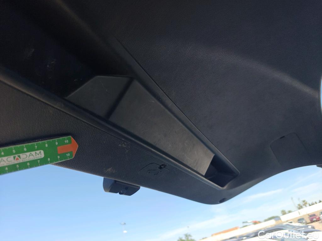  Hyundai  Tucson HYUNDAI  / 2018 / 5P / todoterreno 1.6 CRDI 85kW (116CV) 48V SLE 4X2(SP)(SL) #10