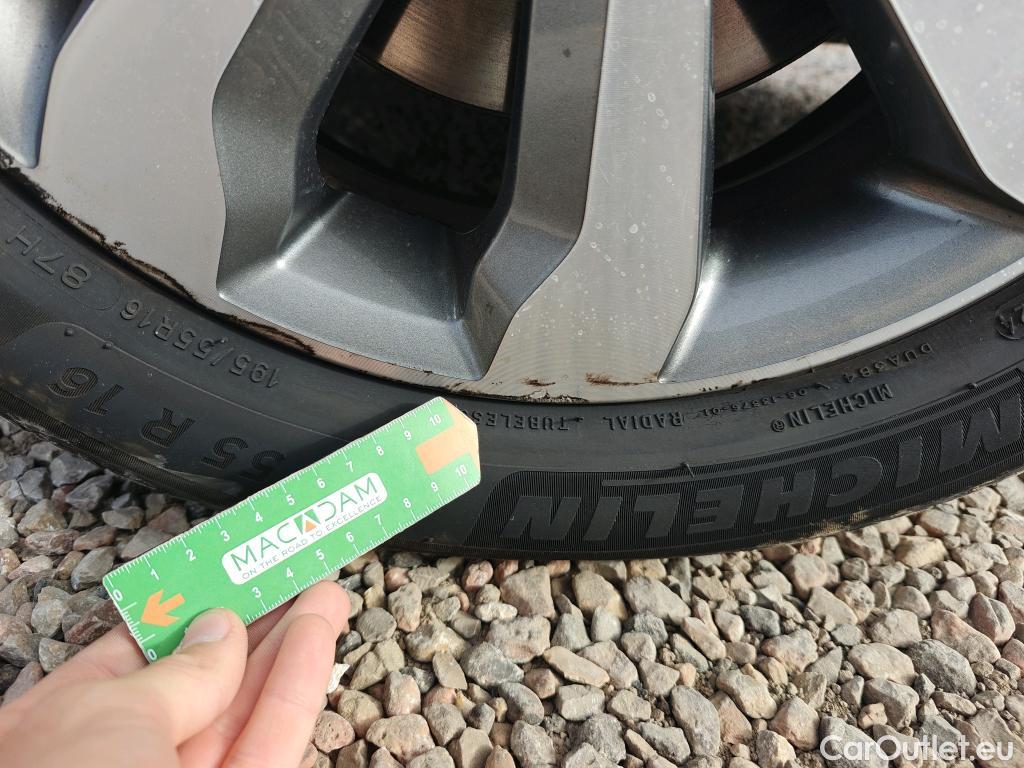  KIA  STONIC KIA  / 2017 / 5P / todoterreno 1.0 T-GDi 74kW (100CV) MHEV iMT Concept #58