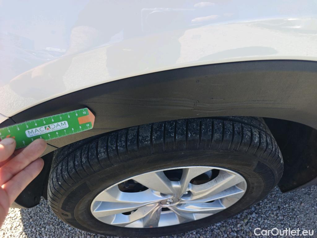  Hyundai  Tucson HYUNDAI  / 2018 / 5P / todoterreno 1.6 CRDI 85kW (116CV) 48V SLE 4X2(SP)(SL) #24