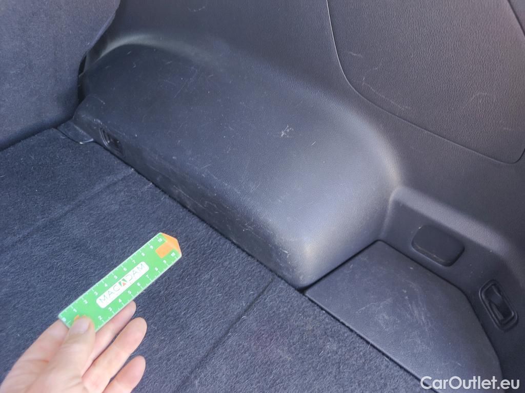  Hyundai  Tucson HYUNDAI  / 2018 / 5P / todoterreno 1.6 CRDI 85kW (116CV) 48V SLE 4X2(SP)(SL) #11