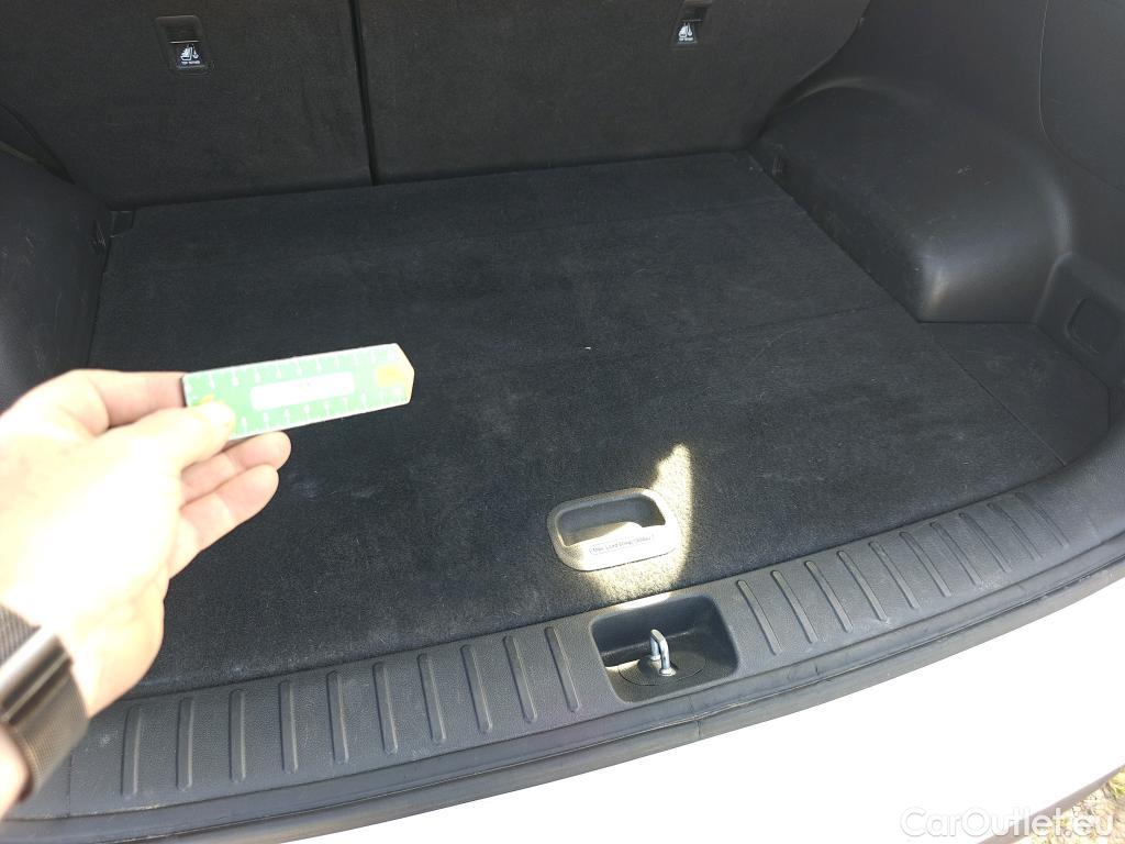  Hyundai  Tucson HYUNDAI  / 2018 / 5P / todoterreno 1.6 CRDI 85kW (116CV) 48V SLE 4X2(SP)(SL) #4