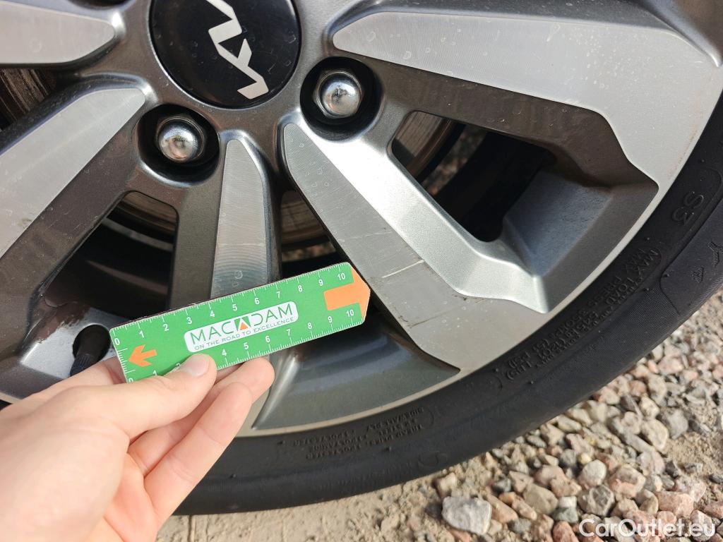  KIA  STONIC KIA  / 2017 / 5P / todoterreno 1.0 T-GDi 74kW (100CV) MHEV iMT Concept #55