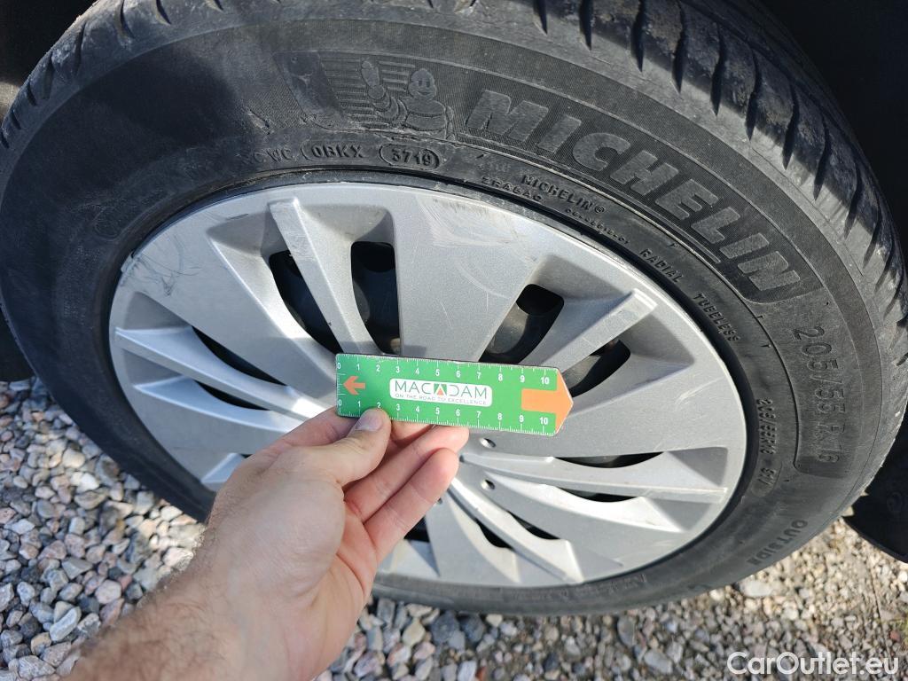  Ford  Focus FORD  5p 3G berlina con portón 1.5 TDCi E6 70kW (95CV) Trend+ #79