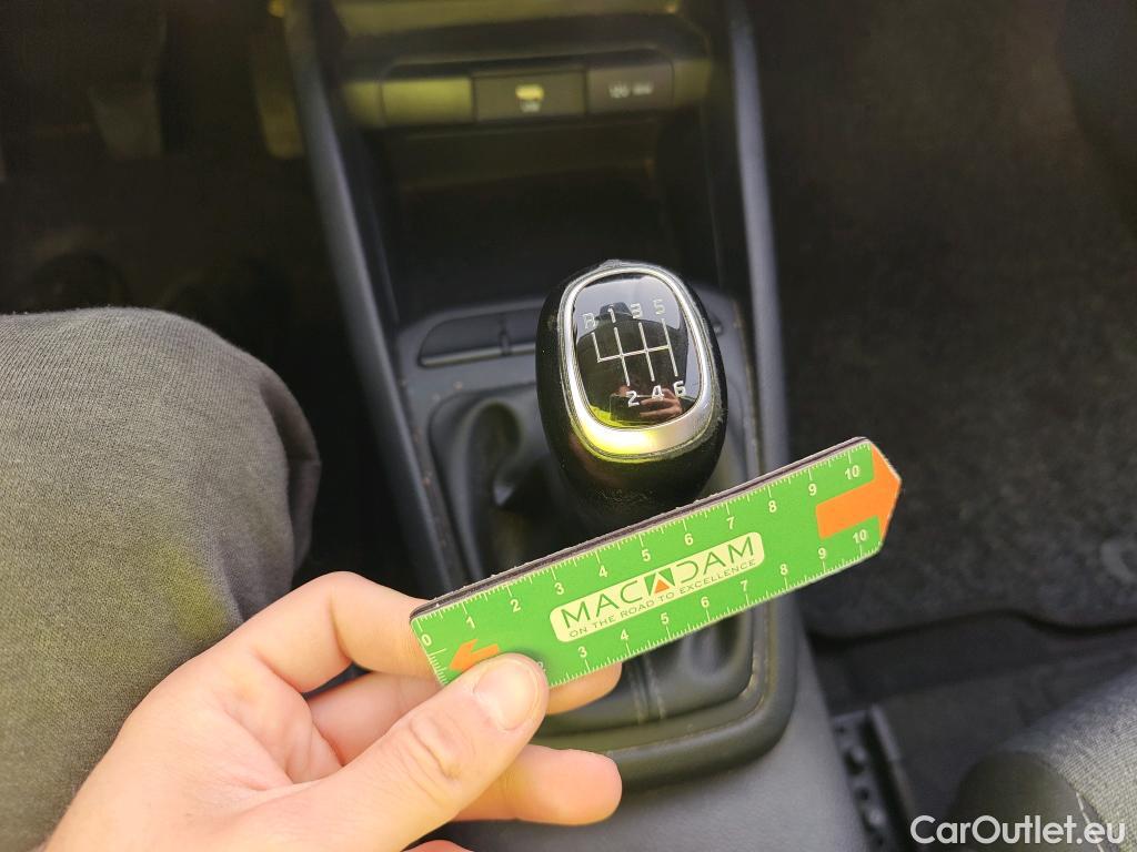  KIA  STONIC KIA  / 2017 / 5P / todoterreno 1.0 T-GDi 74kW (100CV) MHEV iMT Concept #28