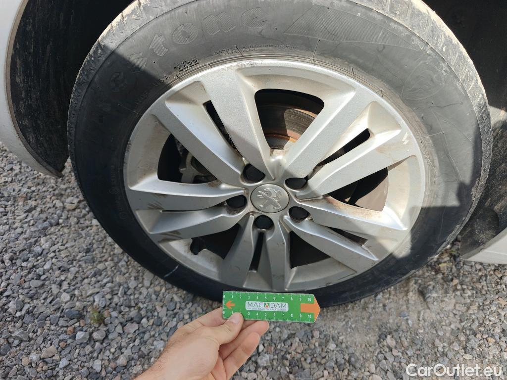  Peugeot  308 PEUGEOT  / 2017 / 5P / berlina con portón 5p Active Pack BlueHDi 130 S&S #19