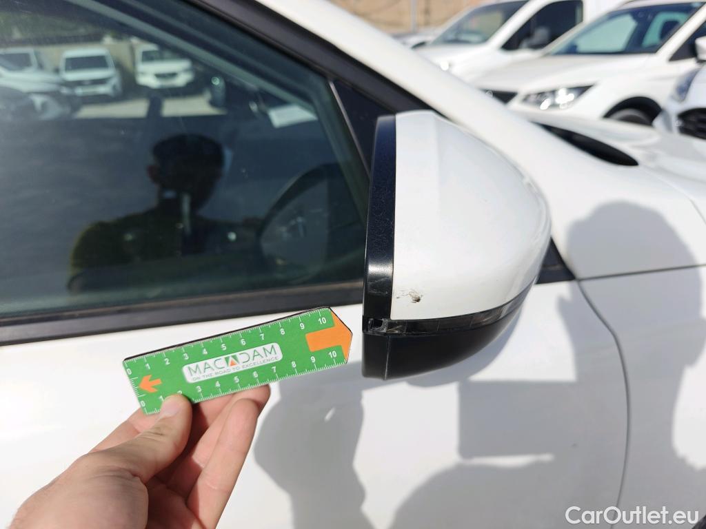  Peugeot  308 PEUGEOT  / 2017 / 5P / berlina con portón 5p Active Pack BlueHDi 130 S&S #14