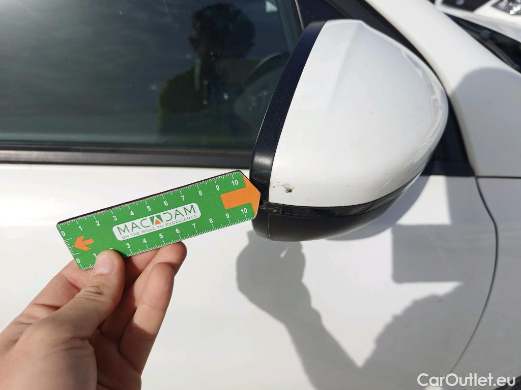  Peugeot  308 PEUGEOT  / 2017 / 5P / berlina con portón 5p Active Pack BlueHDi 130 S&S #40