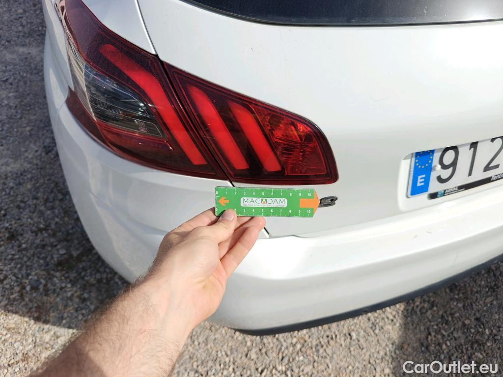  Peugeot  308 PEUGEOT  / 2017 / 5P / berlina con portón 5p Active Pack BlueHDi 130 S&S #47