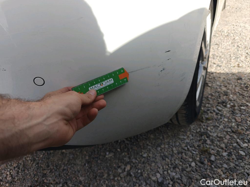  Peugeot  308 PEUGEOT  / 2017 / 5P / berlina con portón 5p Active Pack BlueHDi 130 S&S #29