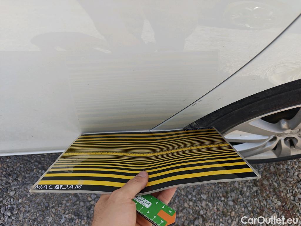  Peugeot  308 PEUGEOT  / 2017 / 5P / berlina con portón 5p Active Pack BlueHDi 130 S&S #9