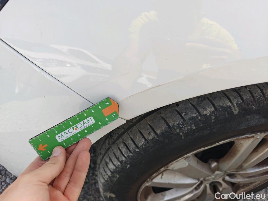  Peugeot  308 PEUGEOT  / 2017 / 5P / berlina con portón 5p Active Pack BlueHDi 130 S&S #38