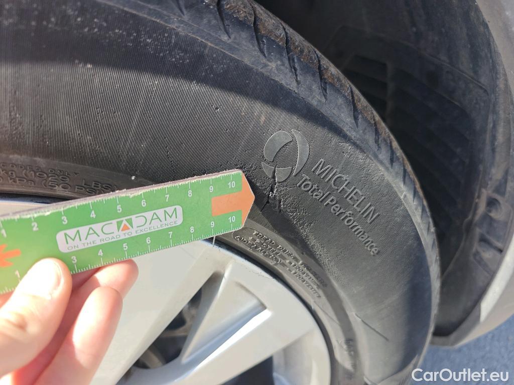  Peugeot  3008 PEUGEOT  / 2020 / 5P / todoterreno 1.2 PureTech 96KW S&S Active Pack EAT8 #5