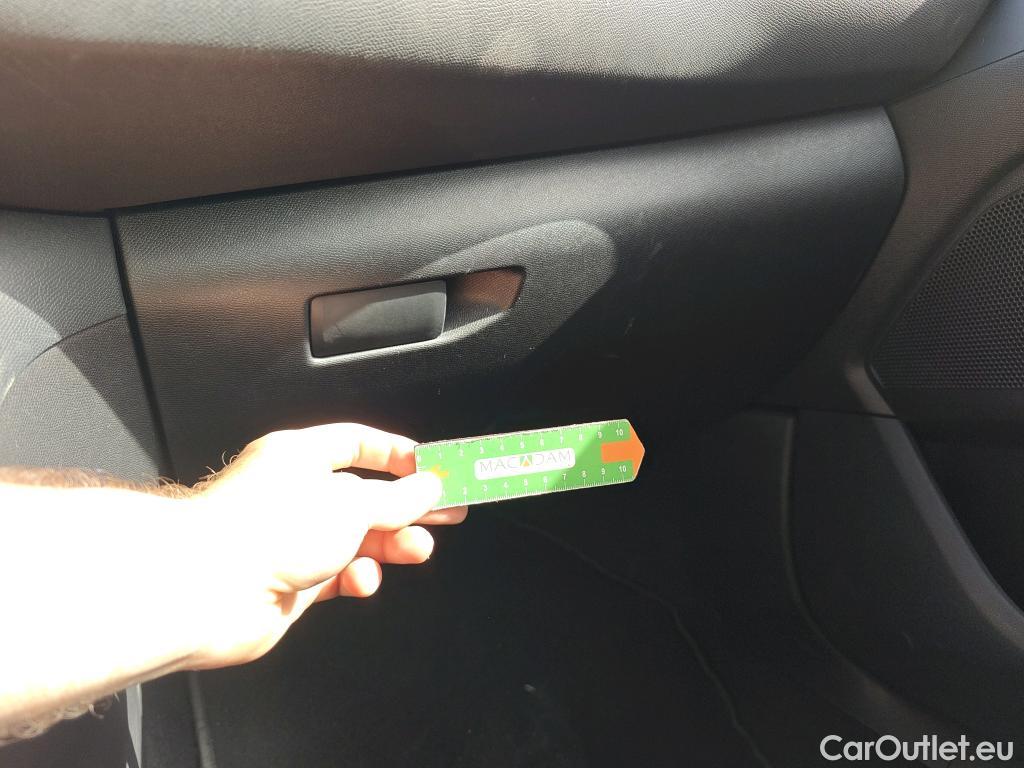  Peugeot  308 PEUGEOT  / 2017 / 5P / berlina con portón 5p Active Pack BlueHDi 130 S&S #23