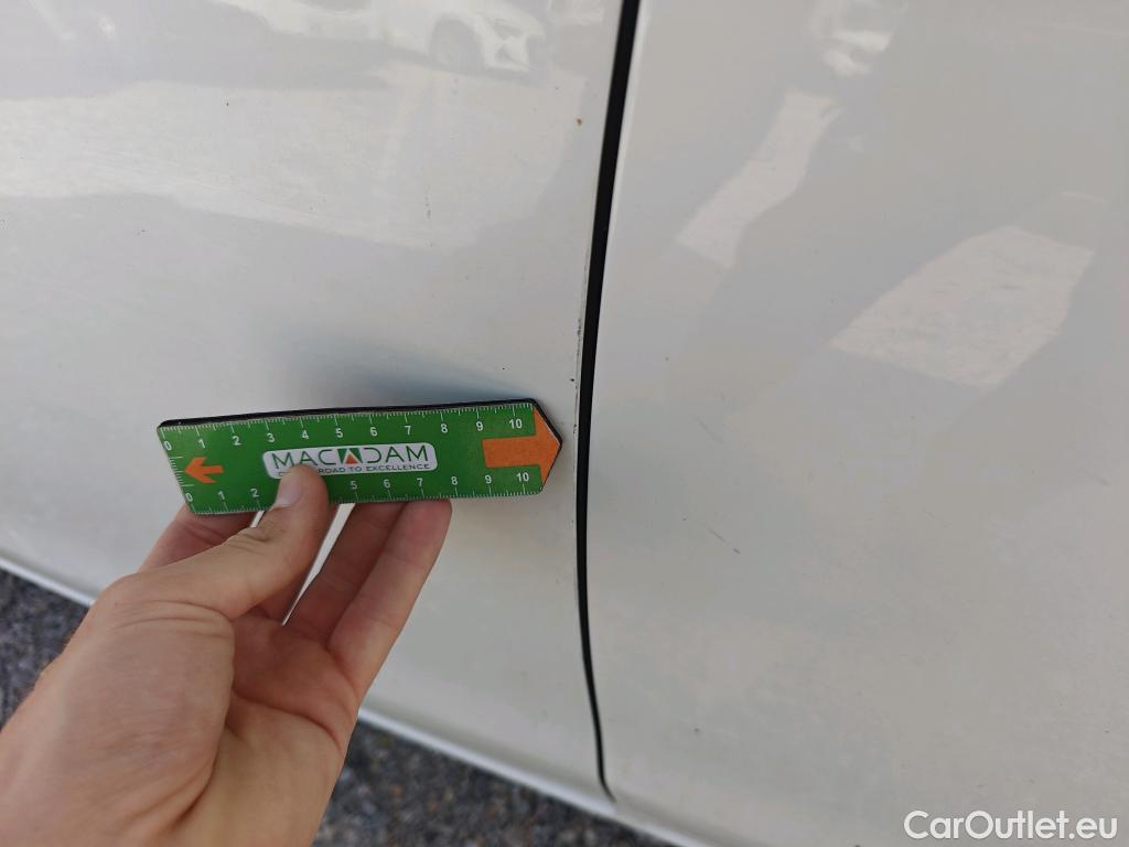  Peugeot  308 PEUGEOT  / 2017 / 5P / berlina con portón 5p Active Pack BlueHDi 130 S&S #12