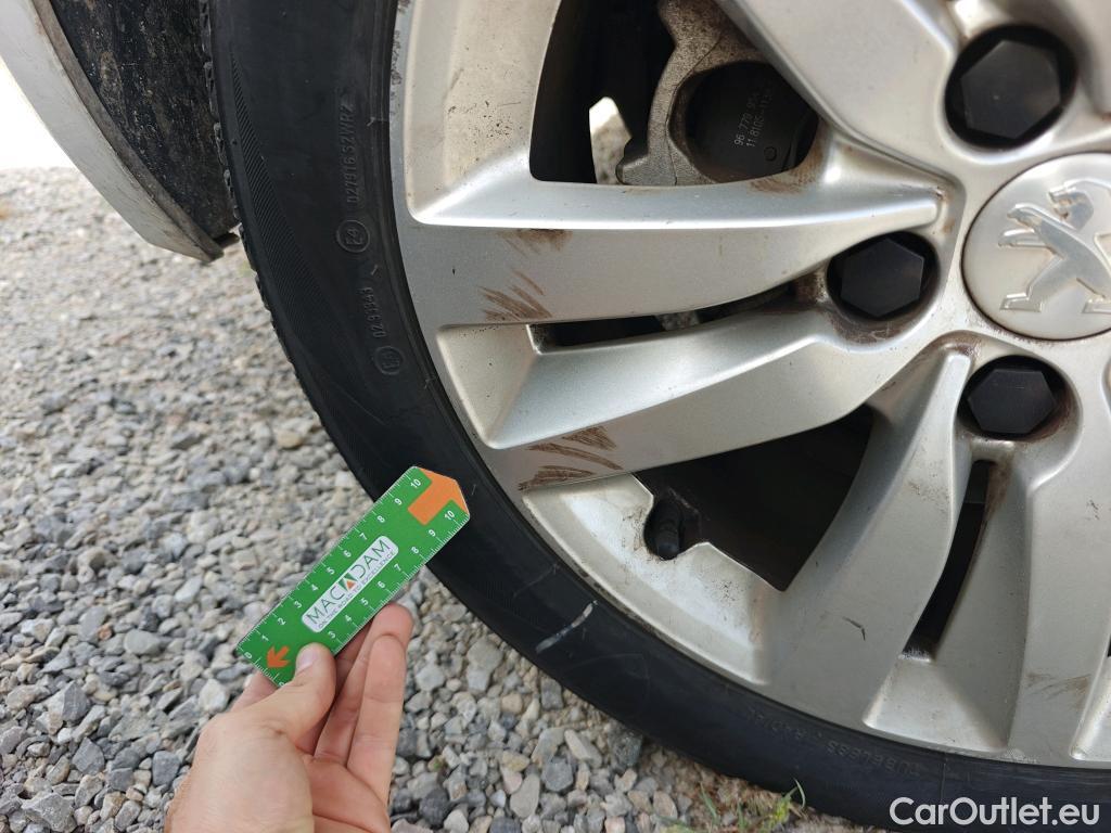  Peugeot  308 PEUGEOT  / 2017 / 5P / berlina con portón 5p Active Pack BlueHDi 130 S&S #22