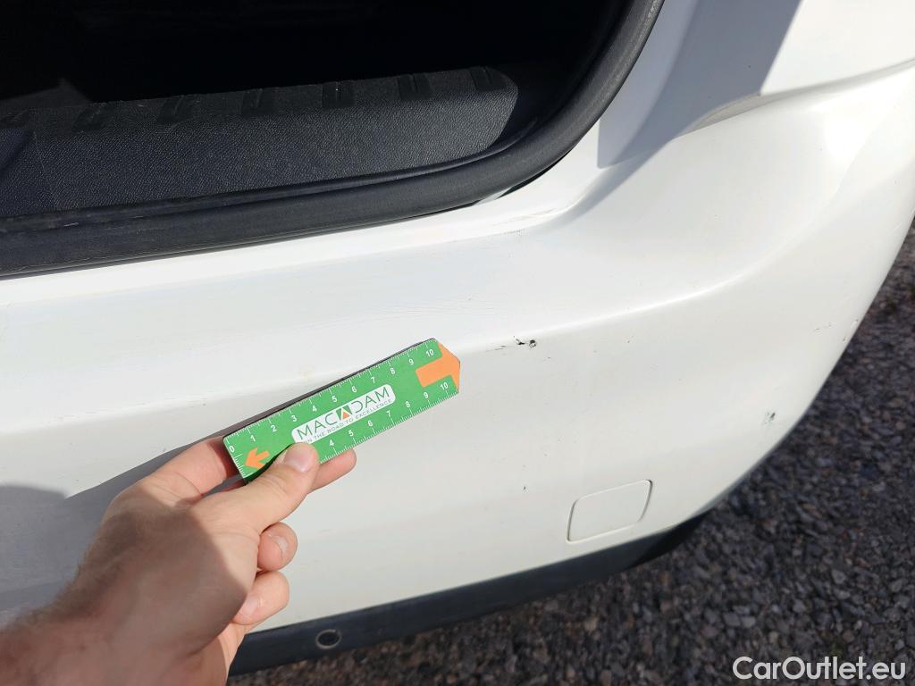  Peugeot  308 PEUGEOT  / 2017 / 5P / berlina con portón 5p Active Pack BlueHDi 130 S&S #31