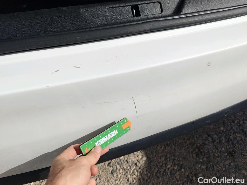  Peugeot  308 PEUGEOT  / 2017 / 5P / berlina con portón 5p Active Pack BlueHDi 130 S&S #32