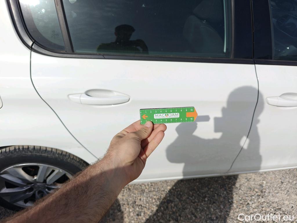  Peugeot  308 PEUGEOT  / 2017 / 5P / berlina con portón 5p Active Pack BlueHDi 130 S&S #15