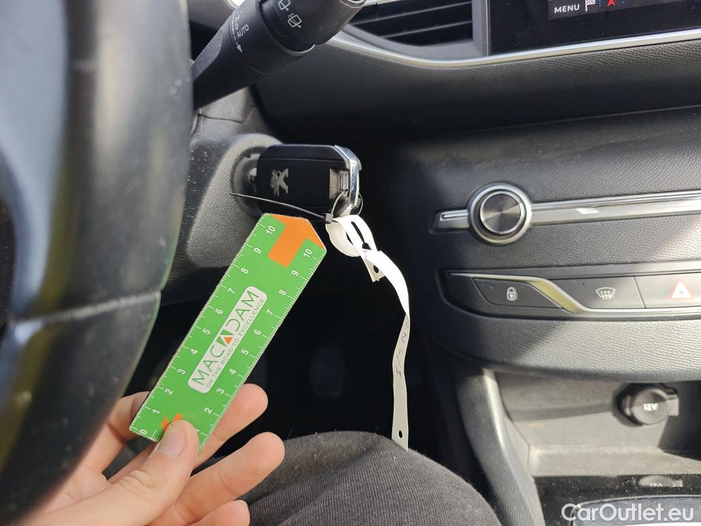  Peugeot  308 PEUGEOT  / 2017 / 5P / berlina con portón 5p Active Pack BlueHDi 130 S&S #2