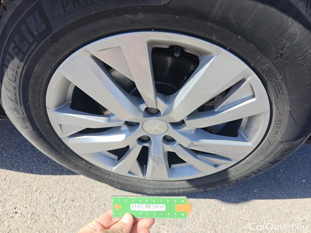  Peugeot  3008 PEUGEOT  / 2020 / 5P / todoterreno 1.2 PureTech 96KW S&S Active Pack EAT8 #9