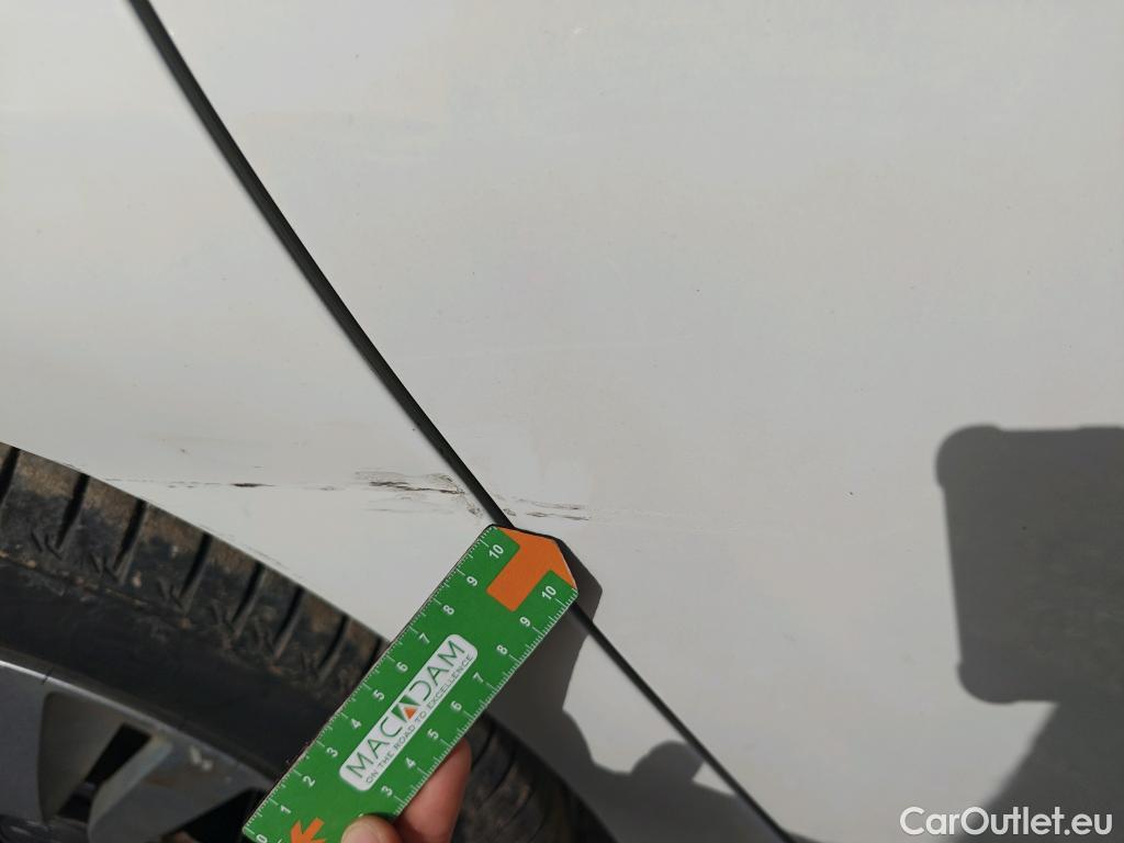  Peugeot  308 PEUGEOT  / 2017 / 5P / berlina con portón 5p Active Pack BlueHDi 130 S&S #16