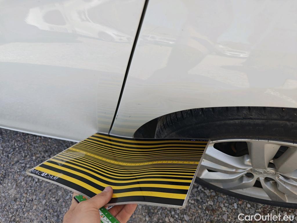  Peugeot  308 PEUGEOT  / 2017 / 5P / berlina con portón 5p Active Pack BlueHDi 130 S&S #6