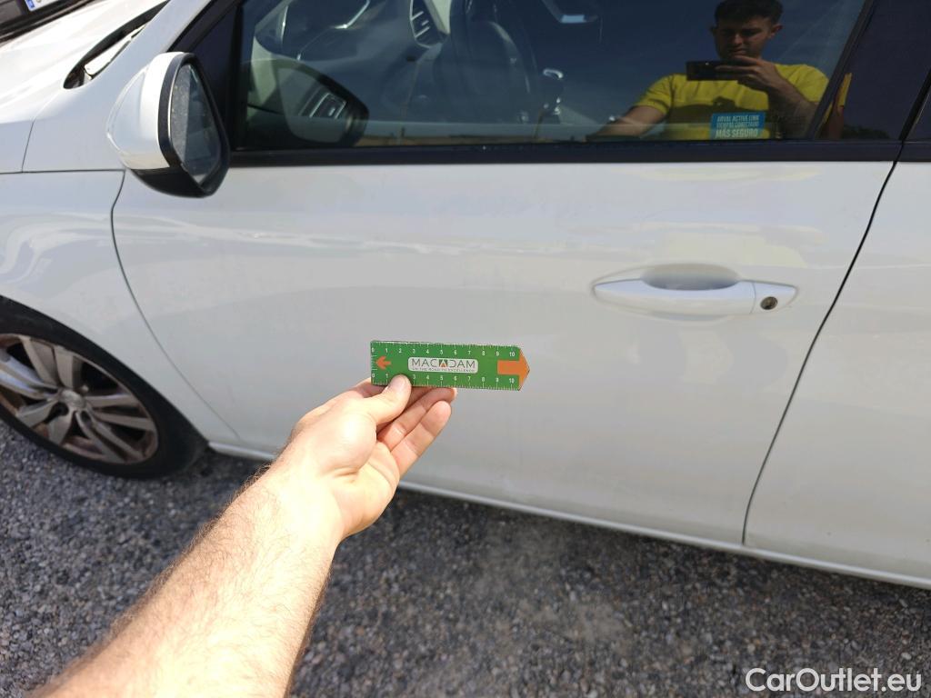  Peugeot  308 PEUGEOT  / 2017 / 5P / berlina con portón 5p Active Pack BlueHDi 130 S&S #10