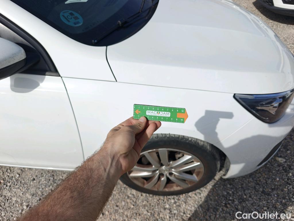  Peugeot  308 PEUGEOT  / 2017 / 5P / berlina con portón 5p Active Pack BlueHDi 130 S&S #41