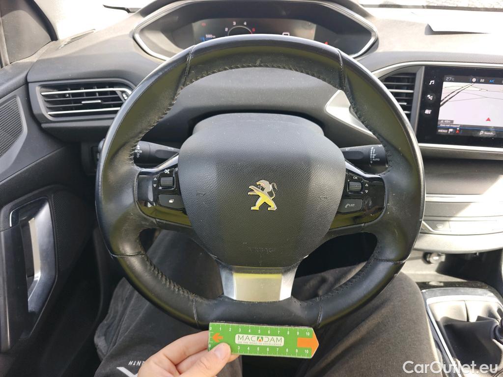  Peugeot  308 PEUGEOT  / 2017 / 5P / berlina con portón 5p Active Pack BlueHDi 130 S&S #25