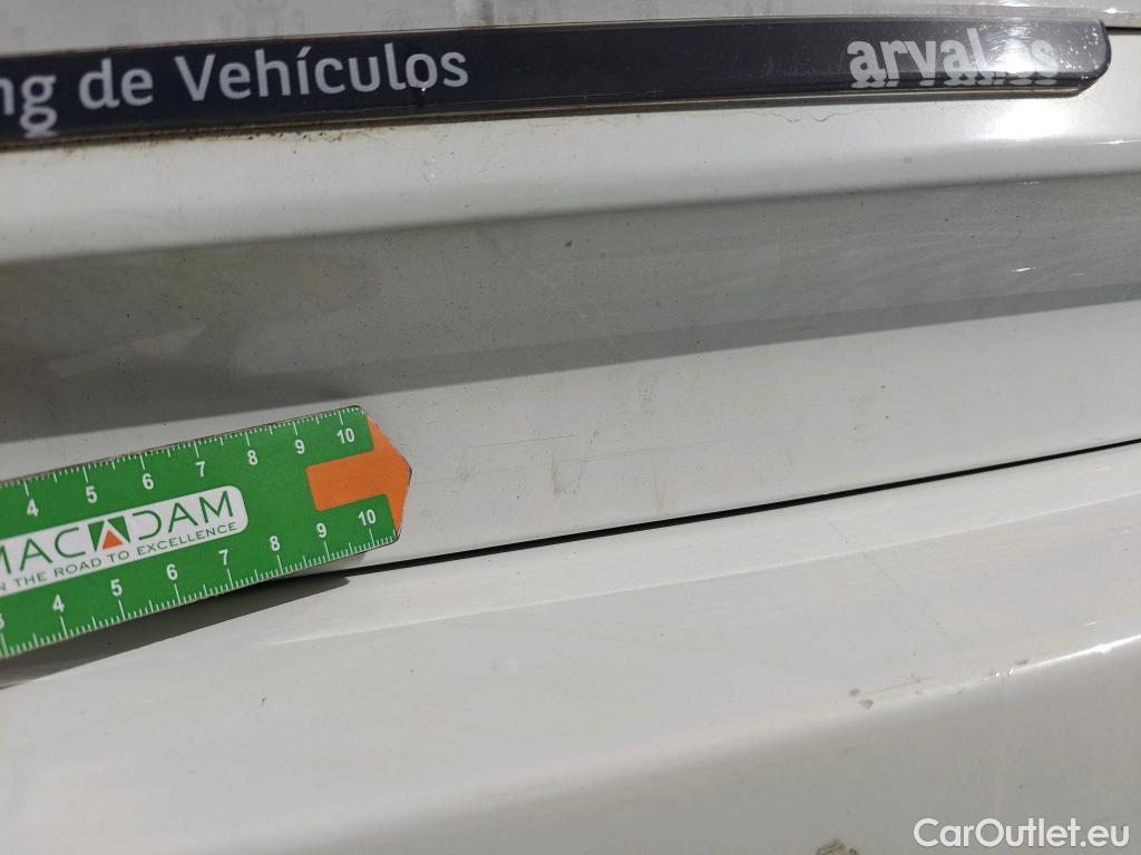  Peugeot  308 PEUGEOT  / 2017 / 5P / berlina con portón 5p Active Pack BlueHDi 130 S&S #46