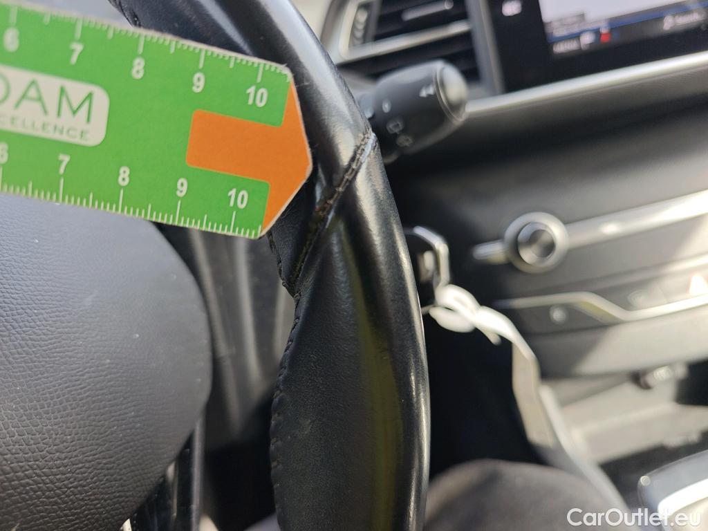  Peugeot  308 PEUGEOT  / 2017 / 5P / berlina con portón 5p Active Pack BlueHDi 130 S&S #27