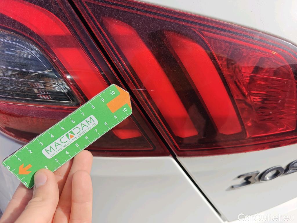  Peugeot  308 PEUGEOT  / 2017 / 5P / berlina con portón 5p Active Pack BlueHDi 130 S&S #48