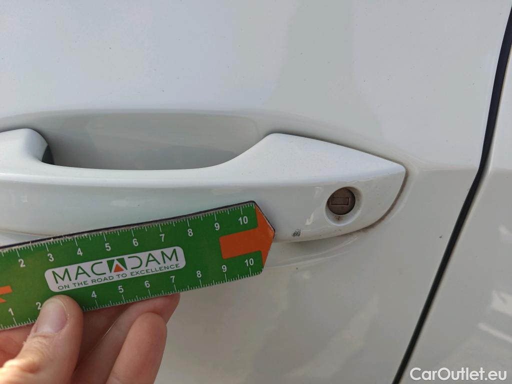  Volkswagen  Golf  VOLKSWAGEN / 2020 / 5P / berlina con portón Life 1.0 eTSI 81kW (110CV) DSG #24