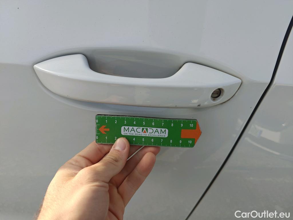  Volkswagen  Golf  VOLKSWAGEN / 2020 / 5P / berlina con portón Life 1.0 eTSI 81kW (110CV) DSG #23