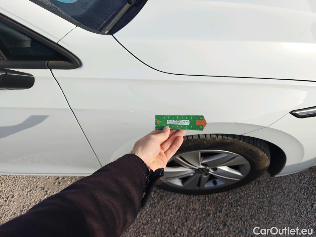  Volkswagen  Golf  VOLKSWAGEN / 2020 / 5P / berlina con portón Life 1.0 eTSI 81kW (110CV) DSG #35