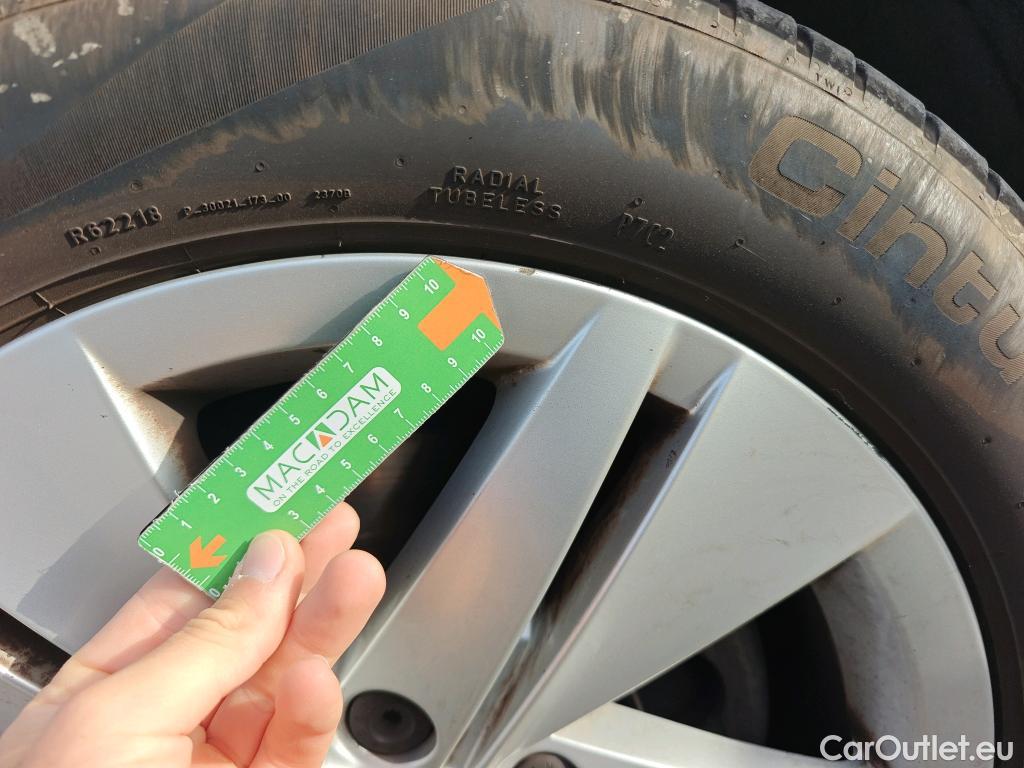  Volkswagen  Golf  VOLKSWAGEN / 2020 / 5P / berlina con portón Life 1.0 eTSI 81kW (110CV) DSG #39