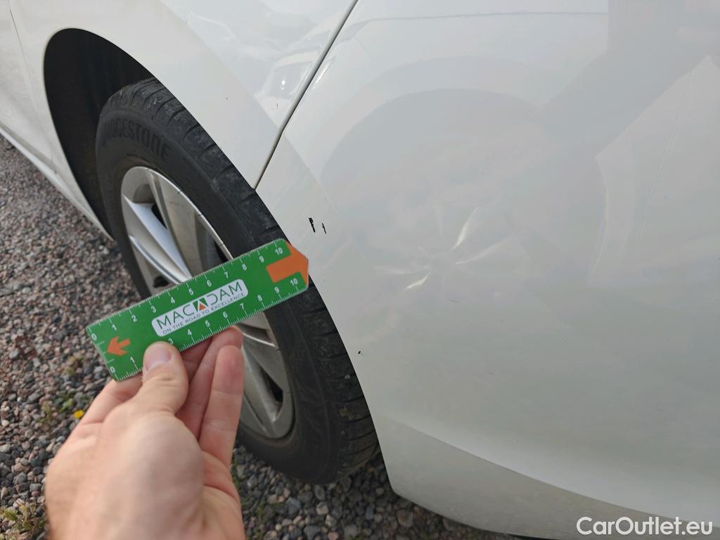  Volkswagen  Golf  VOLKSWAGEN / 2020 / 5P / berlina con portón Life 1.0 eTSI 81kW (110CV) DSG #18