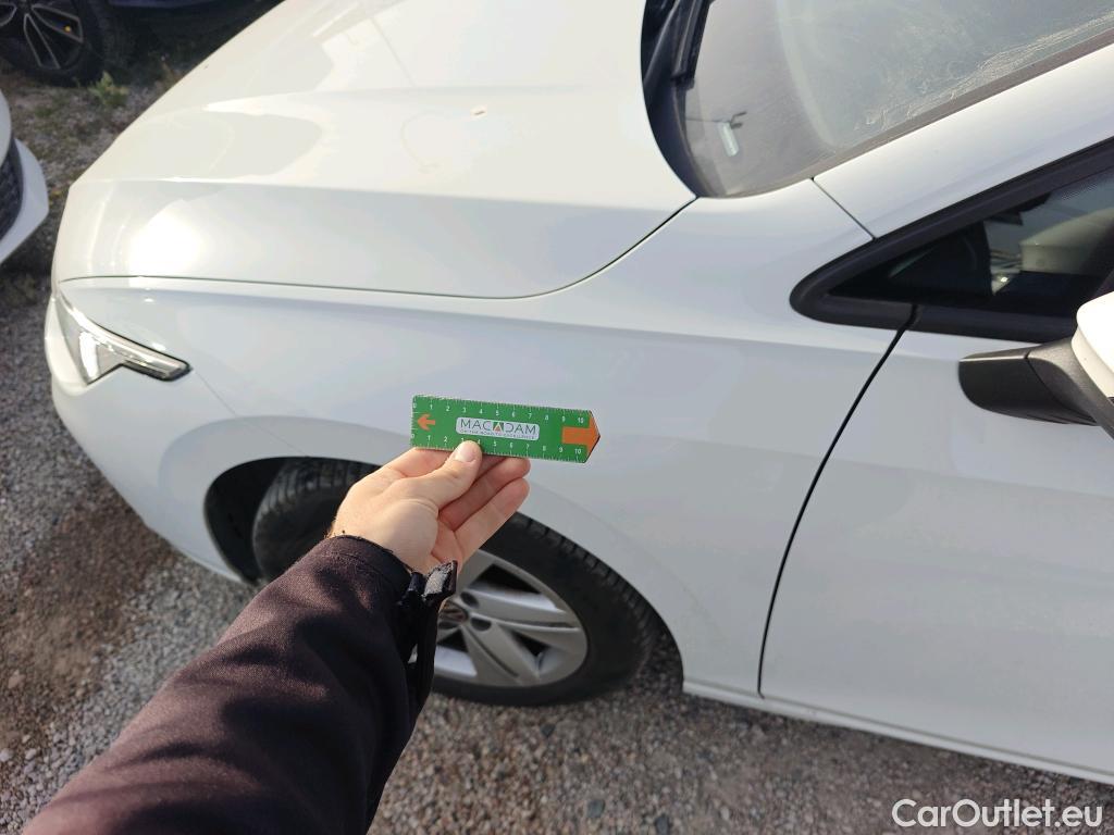  Volkswagen  Golf  VOLKSWAGEN / 2020 / 5P / berlina con portón Life 1.0 eTSI 81kW (110CV) DSG #19