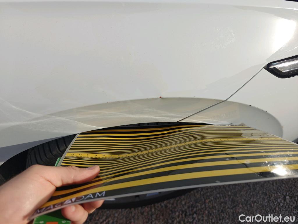  Volkswagen  Golf  VOLKSWAGEN / 2020 / 5P / berlina con portón Life 1.0 eTSI 81kW (110CV) DSG #36