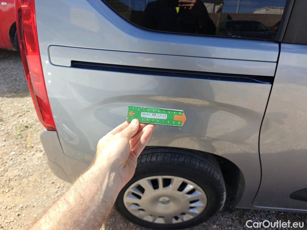  Opel  Combo OPEL  Life / 2018 / 5P / monovolumen compacto 1.5 TD 75kW (100CV) S/S Selective L (CX) #49