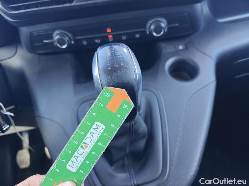  Opel  Combo OPEL  Life / 2018 / 5P / monovolumen compacto 1.5 TD 75kW (100CV) S/S Selective L (CX) #34