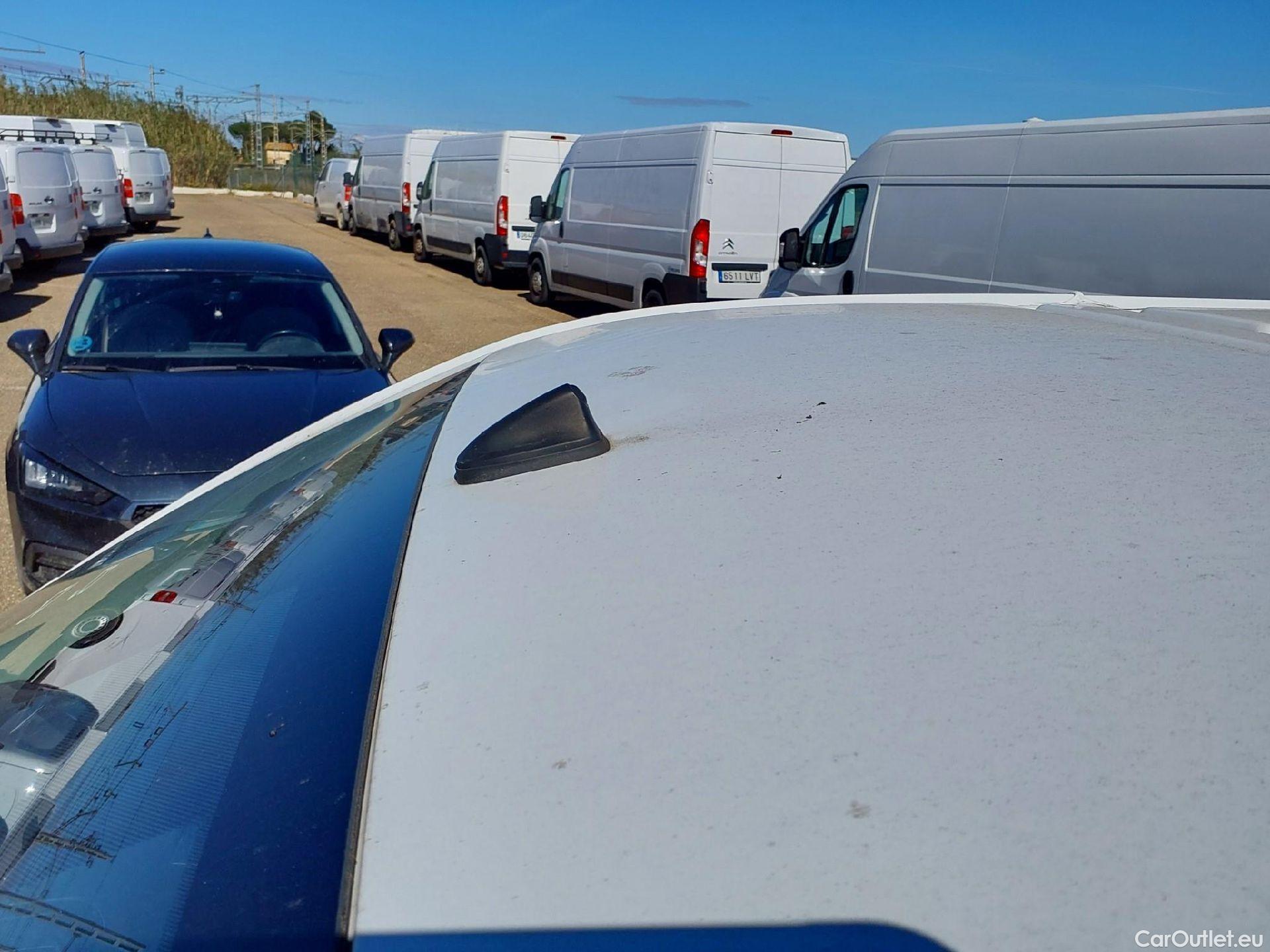  Peugeot  Expert PEUGEOT  / 2016 / 4P / furgón Furgón Premium 1.5 BlueHDi 120 Standard #1