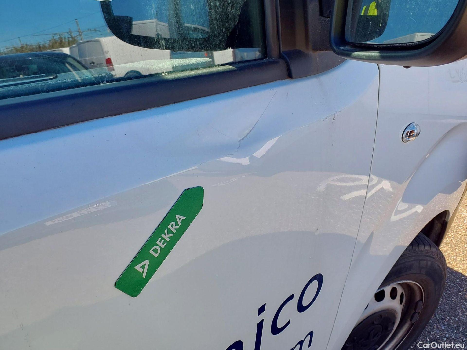  Peugeot  Expert PEUGEOT  / 2016 / 4P / furgón Furgón Premium 1.5 BlueHDi 120 Standard #17